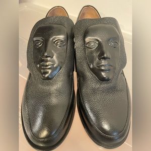 Phoebe in Black Ganor Donimic loafer